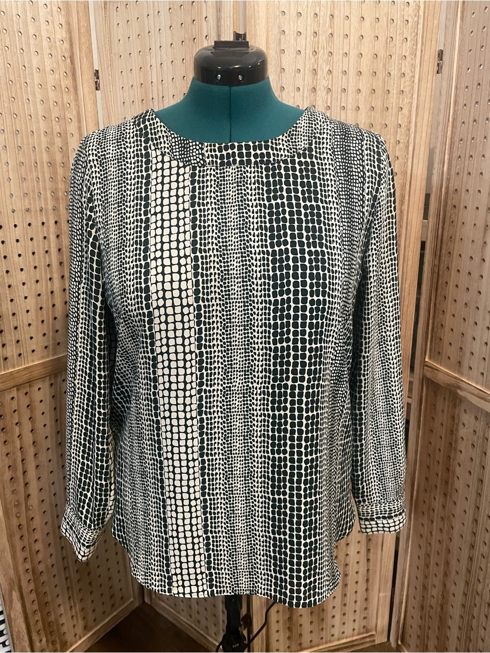 Banana Republic Dark Green and White Geometric Long-Sleeve Blouse